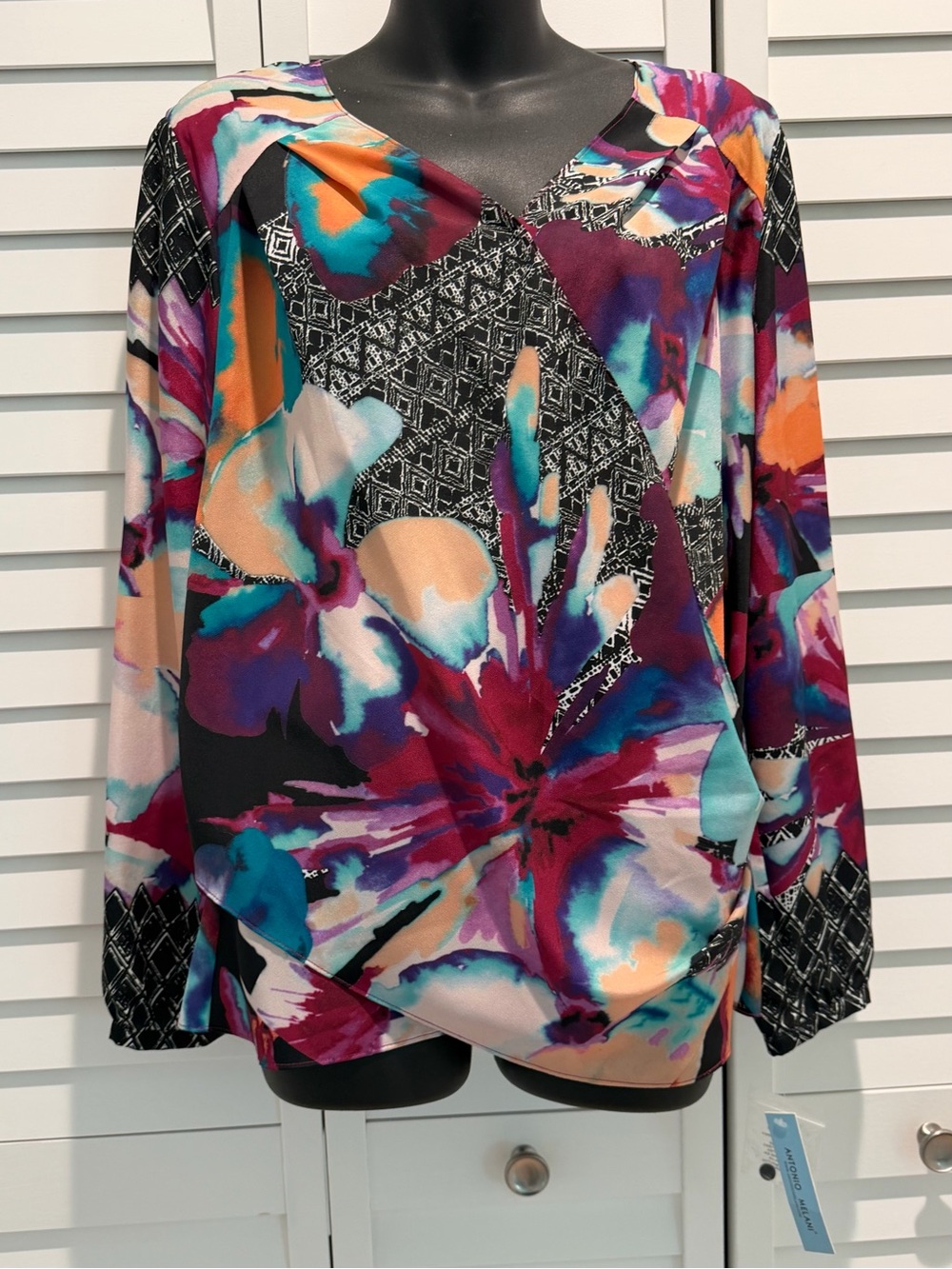 NWT Antonio Melani Colorful Long Sleeve Bkouse